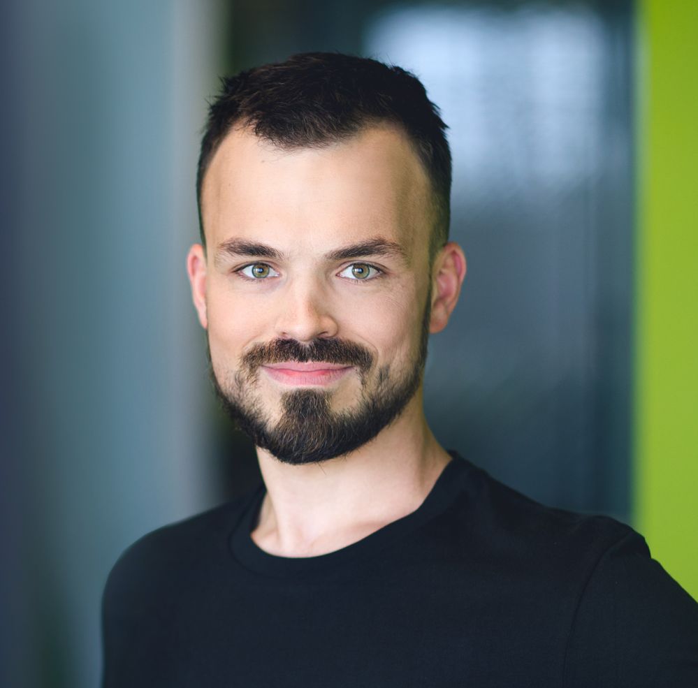 Tomasz Gajger wide - smaller.jpg