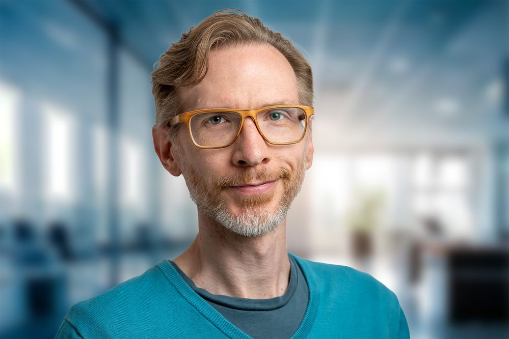 Gerd Eberhardt_with BG_small.jpg
