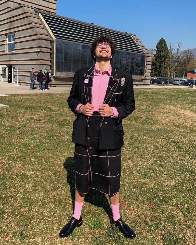 Oh my, Yanez is serving looks with this outfit!!