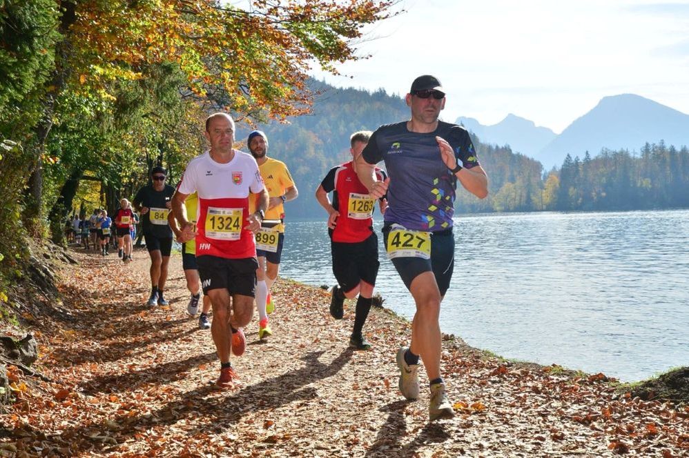 Running by the lake - snapshot from the Wolfgangseelauf.